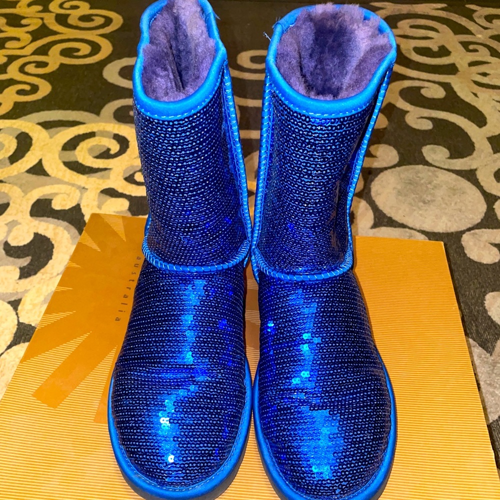 Short classic sequin uggs